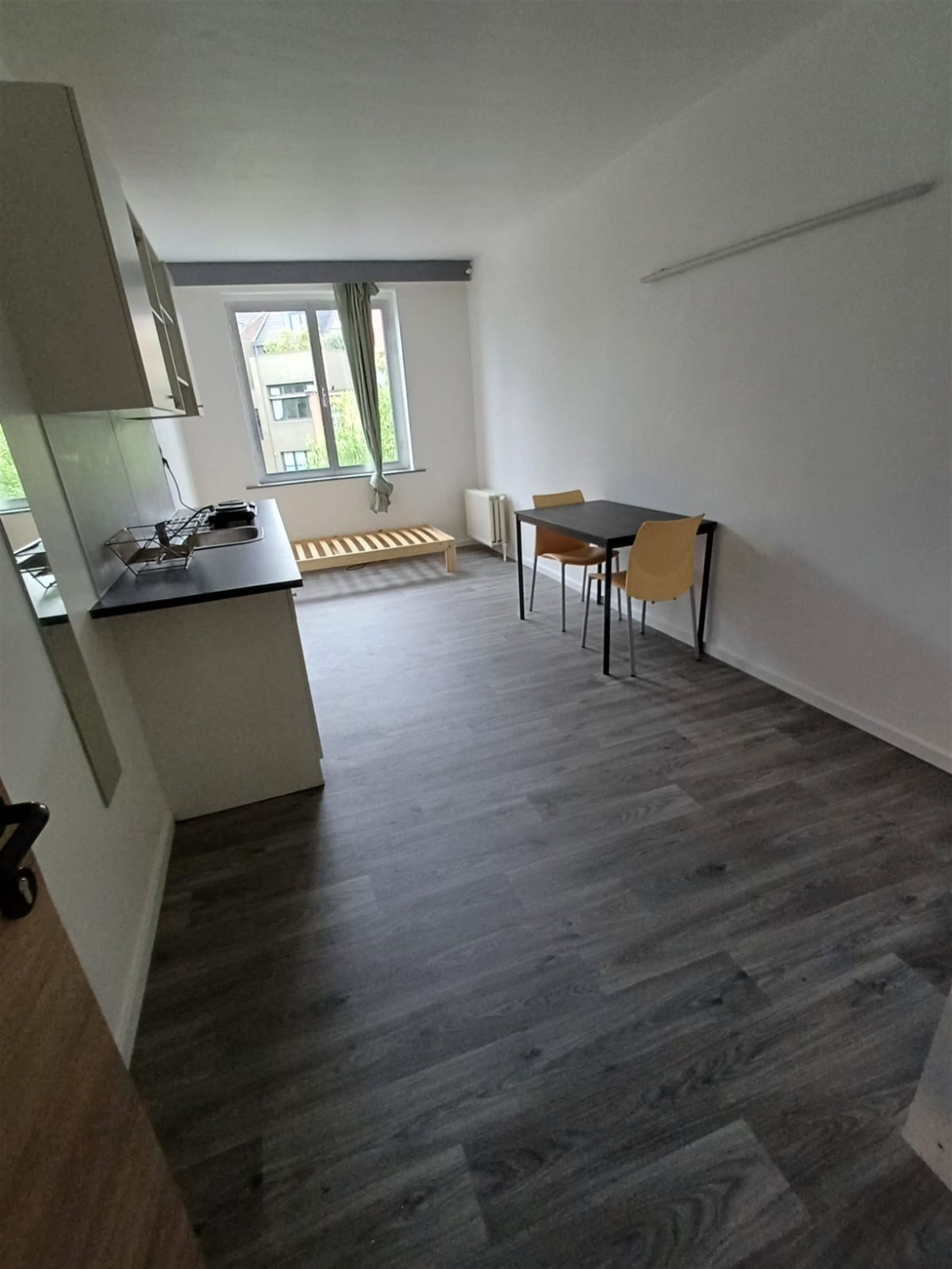 gebouw met 8 te renoveren 2 slaapkamerappartementen foto 14