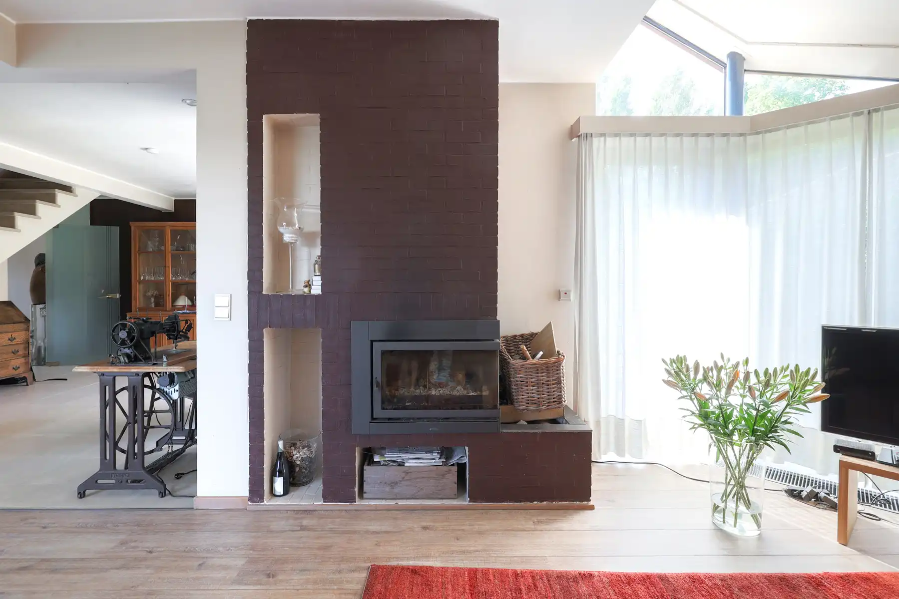 Vrijstaande woning op uniek perceel met zwembad foto 8