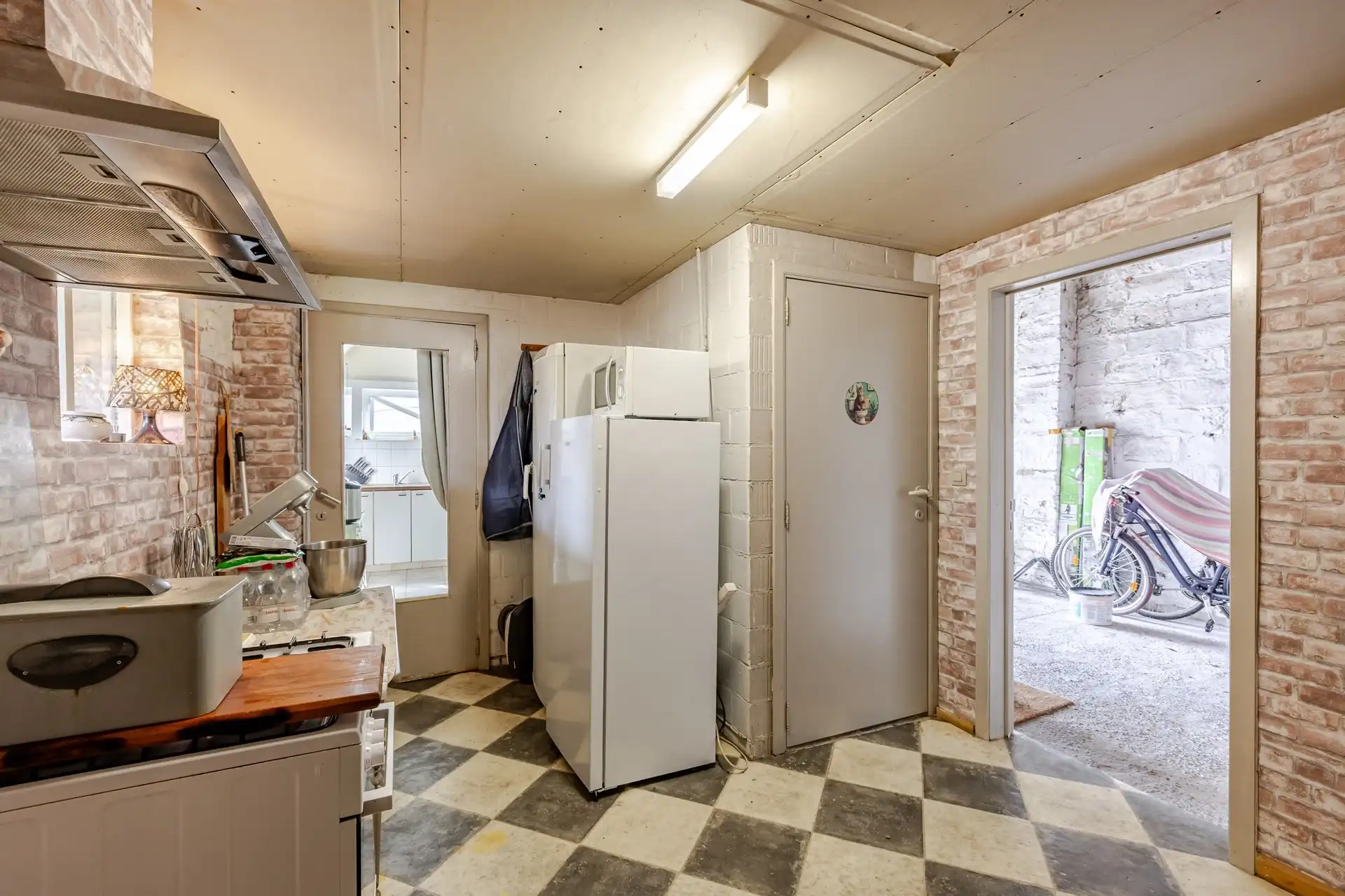 Charmante woning met grote tuin! foto 23