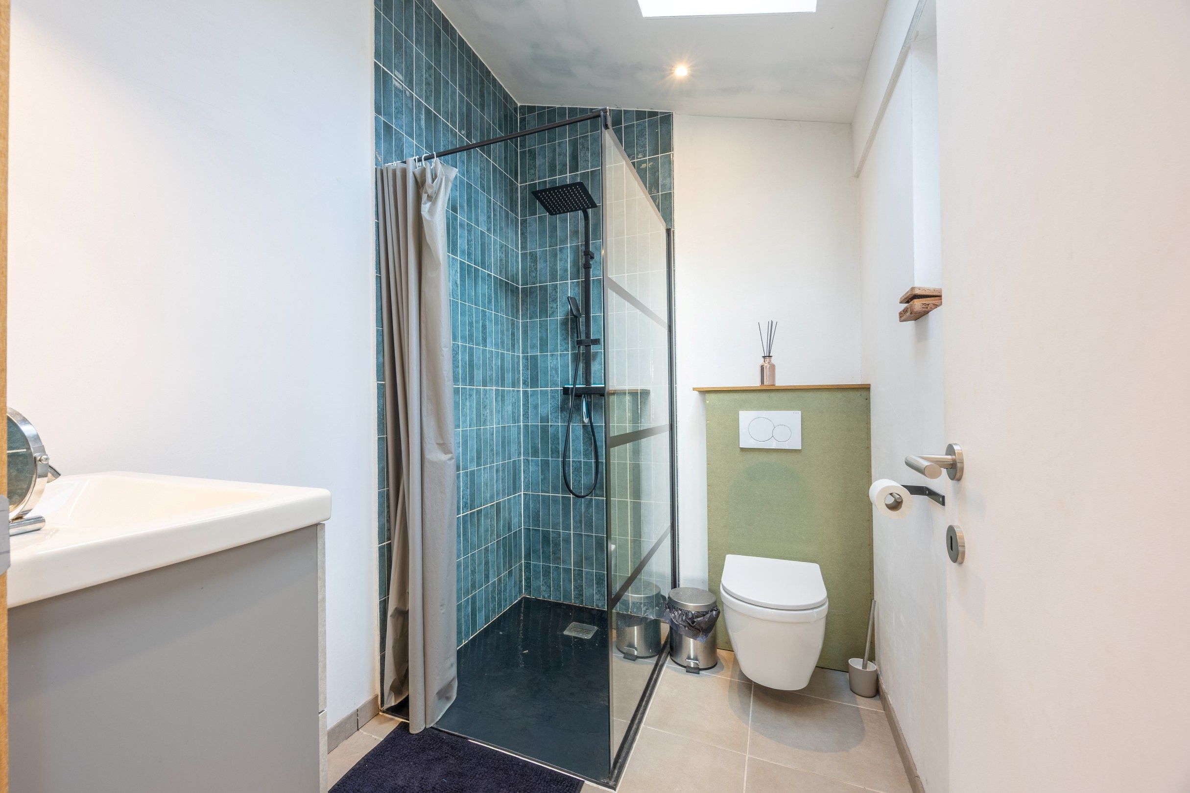 VERNIEUWDE WONING MET TUIN EN GARAGE foto 7
