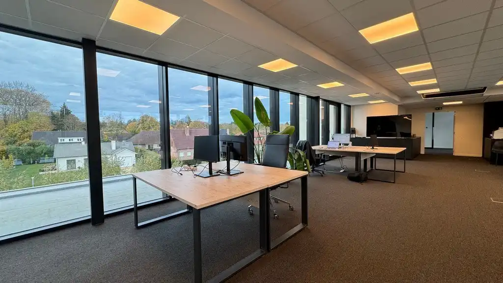 Trendy kantoorruimte te huur op zichtlocatie te Sint-Martens-Latem foto 4