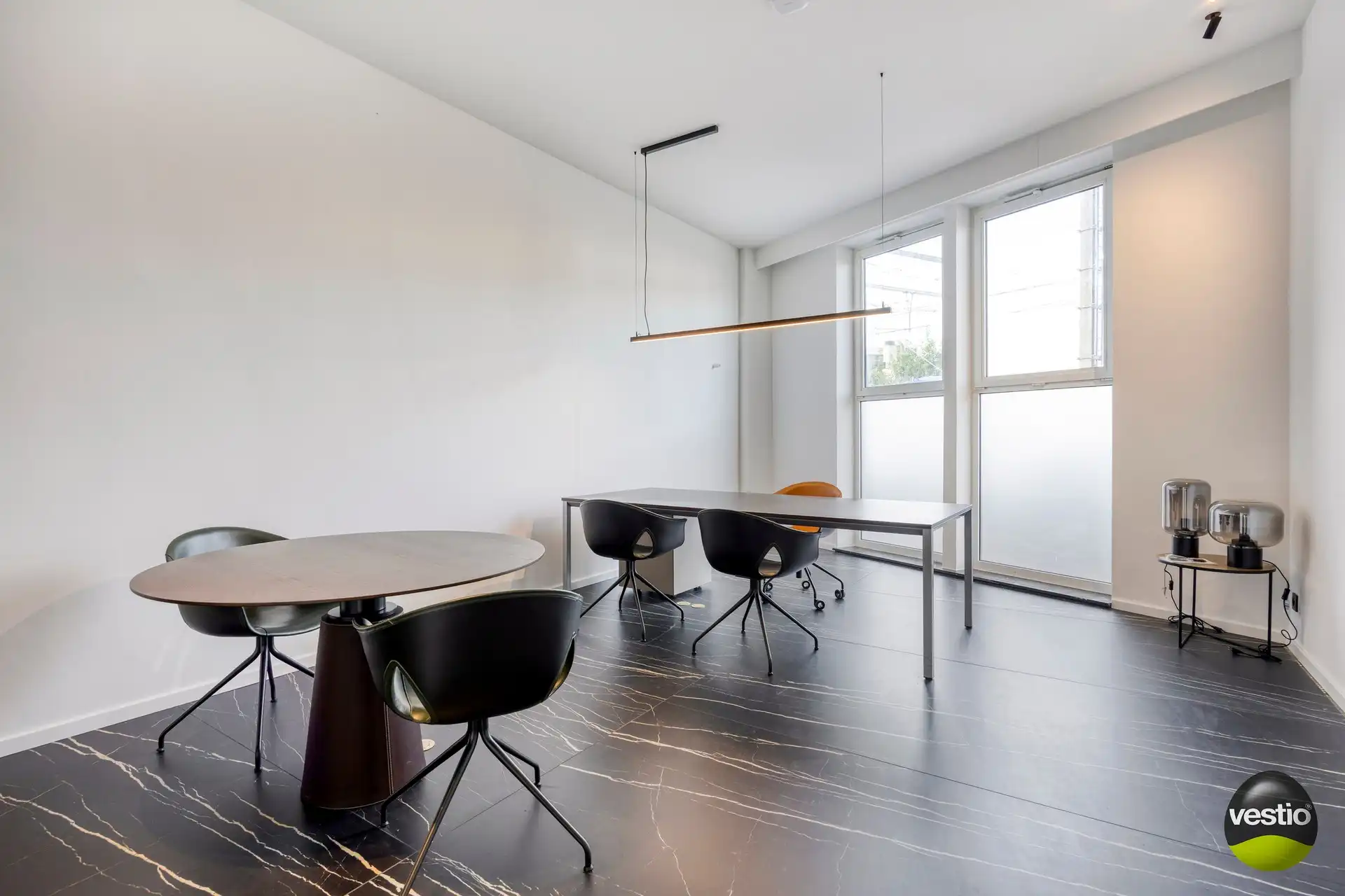 Luxueuze gelijkvloerse kantoorruimte van ca. 328 m² met parking. foto 13