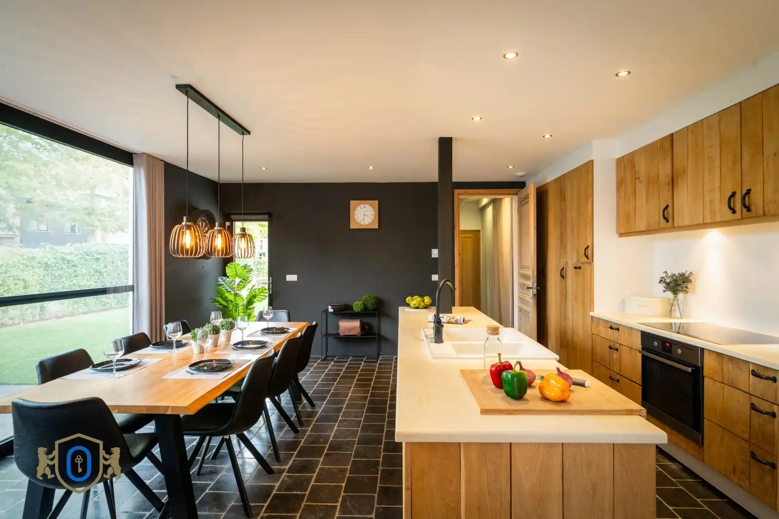 Halfopen 3-slpkr woning met tuin & carport foto 12