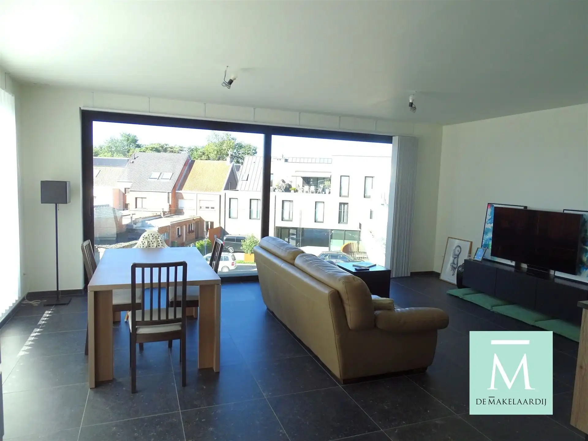 Aangenaam appartement, 2 slaapkamers, ruim terras (75m²), kelder en autostaanplaats foto 3