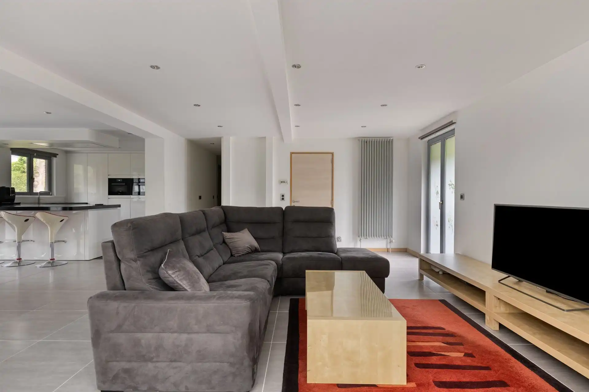 Charmante villa van 424 m² met 4 slpks, royale garage en tuin! foto 5