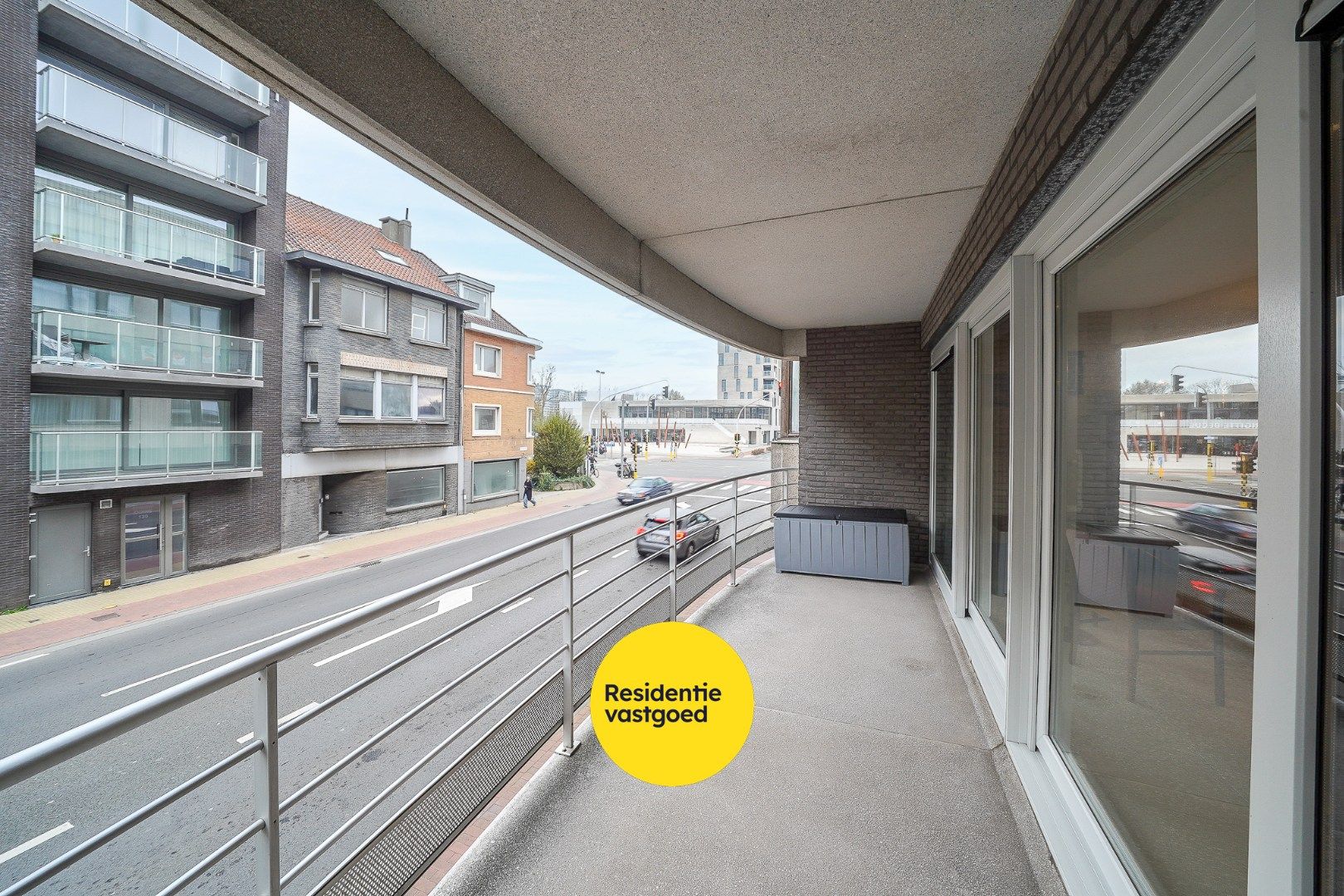 Instapklaar appartement met 2 terrassen te Mariakerke foto 3