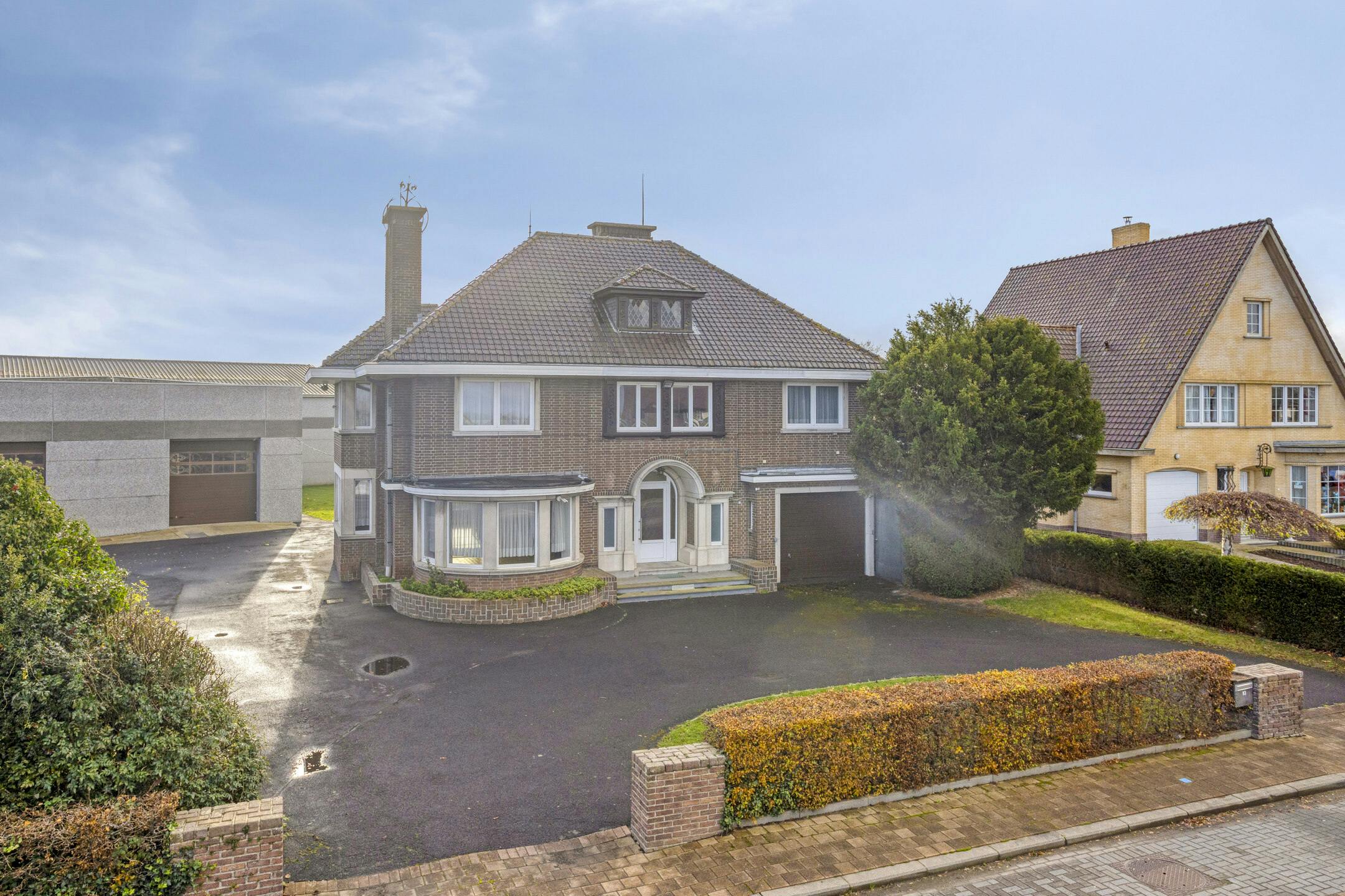 Ruime woning met loods op 2.127m² te Lo-Reninge. foto 2