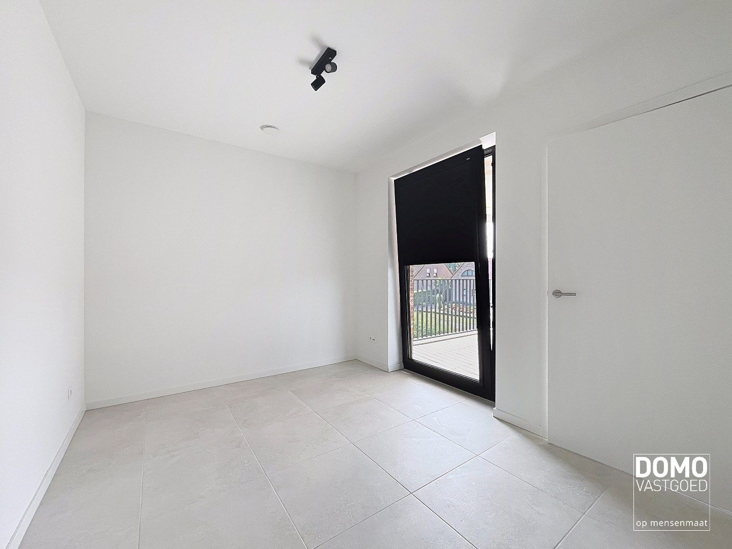 NIEUWBOUW 2 SLAAPKAMER APPARTEMENT MET TERRAS, AUTOSTANDPLAATS EN KELDERBERGING TE KERMT foto 8