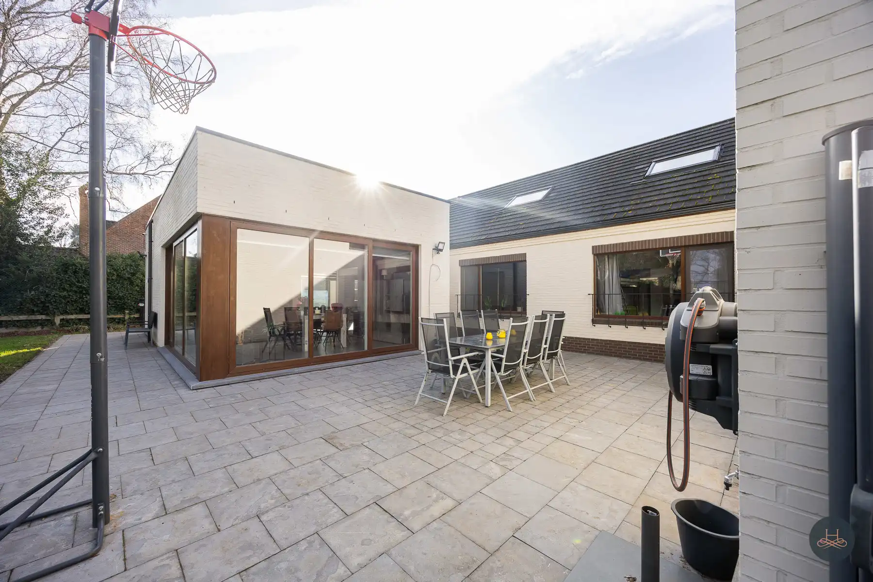 Instapklaar, veelzijdig en energiezuinig huis met ruime tuin foto 3