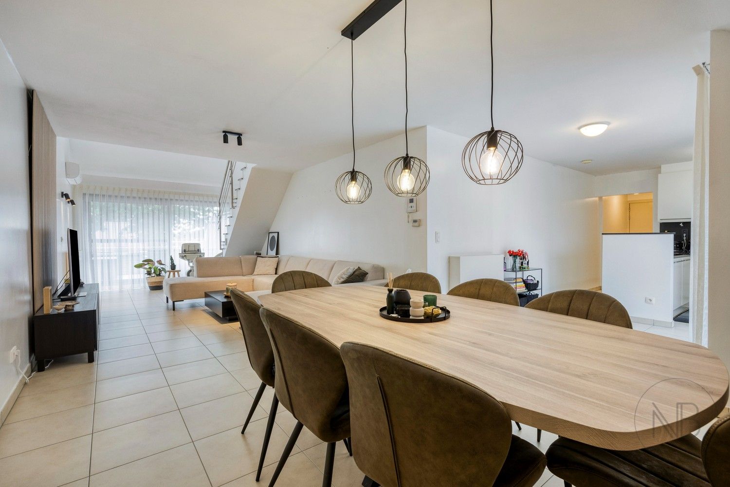 DUPLEX APPARTEMENT MET 2 SLPK, AUTOSTAANPLAATS EN BERGING (129M2) foto 3