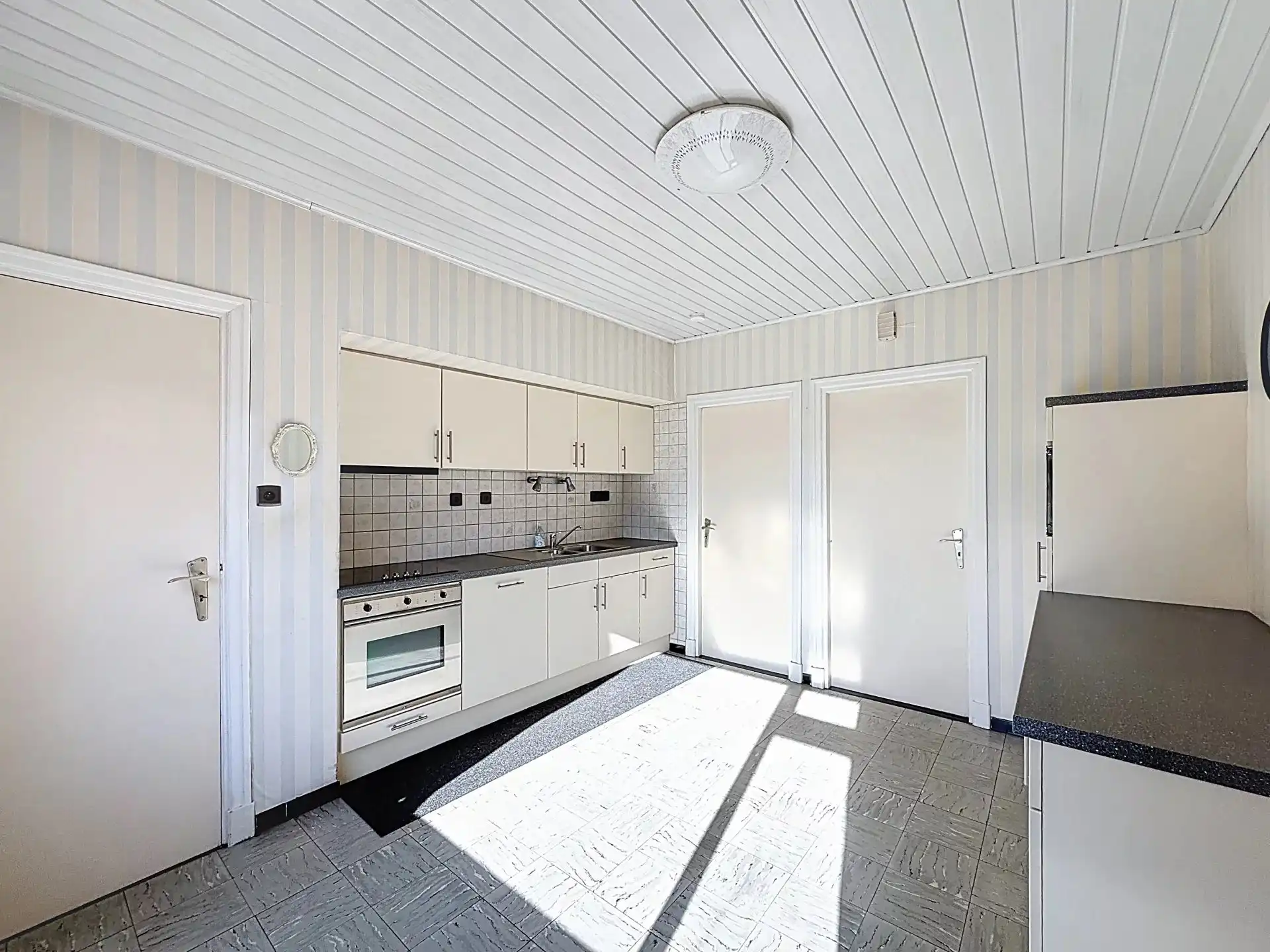 Te renoveren woning op een ruim perceel van 1350 m². foto 5