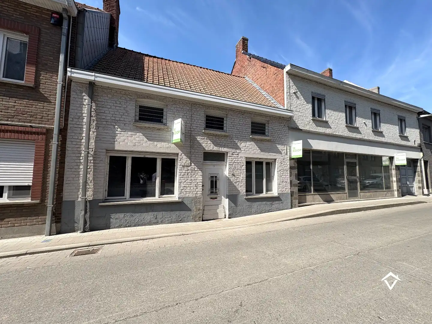 Hoofdfoto van de publicatie: Unieke ruime eigendom op 1169 m² grond met voormalige handelsruimte in centrum Koekelare