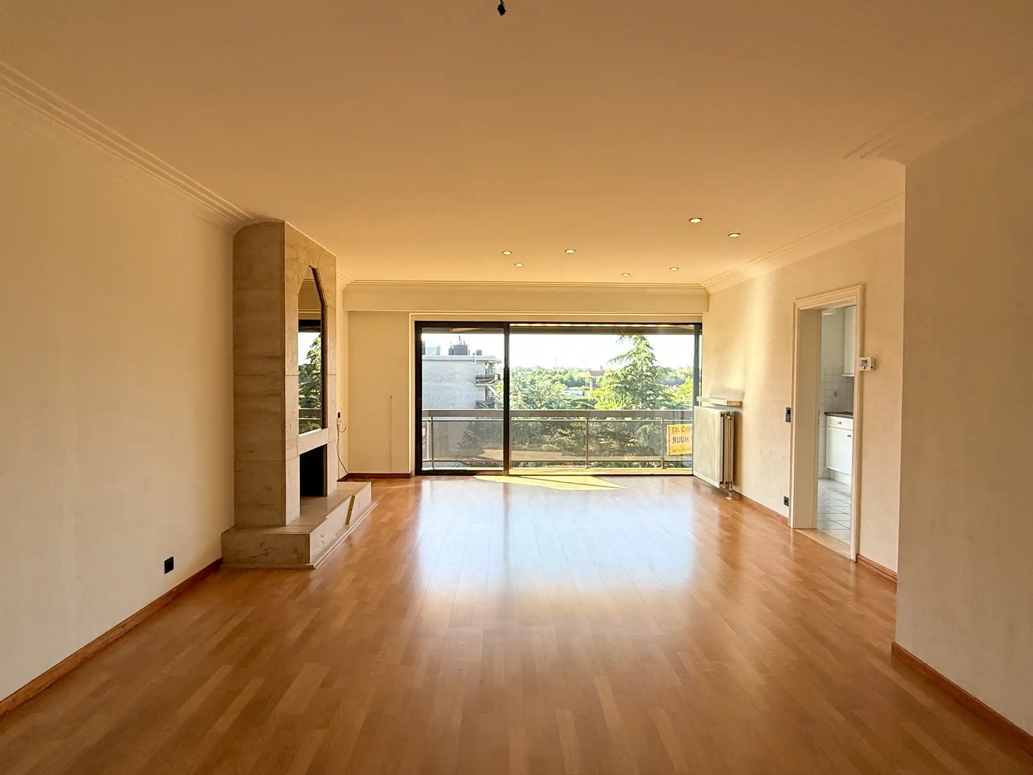 Appartement met twee slaapkamers en twee terrassen in het centrum van Beveren foto 3