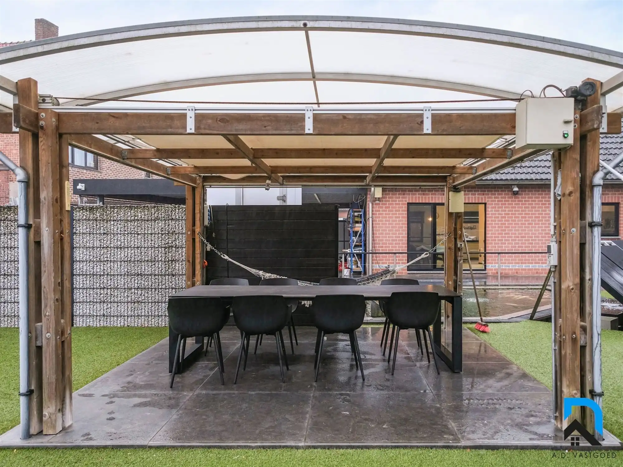 Ruime woning met prachtige tuin foto 35