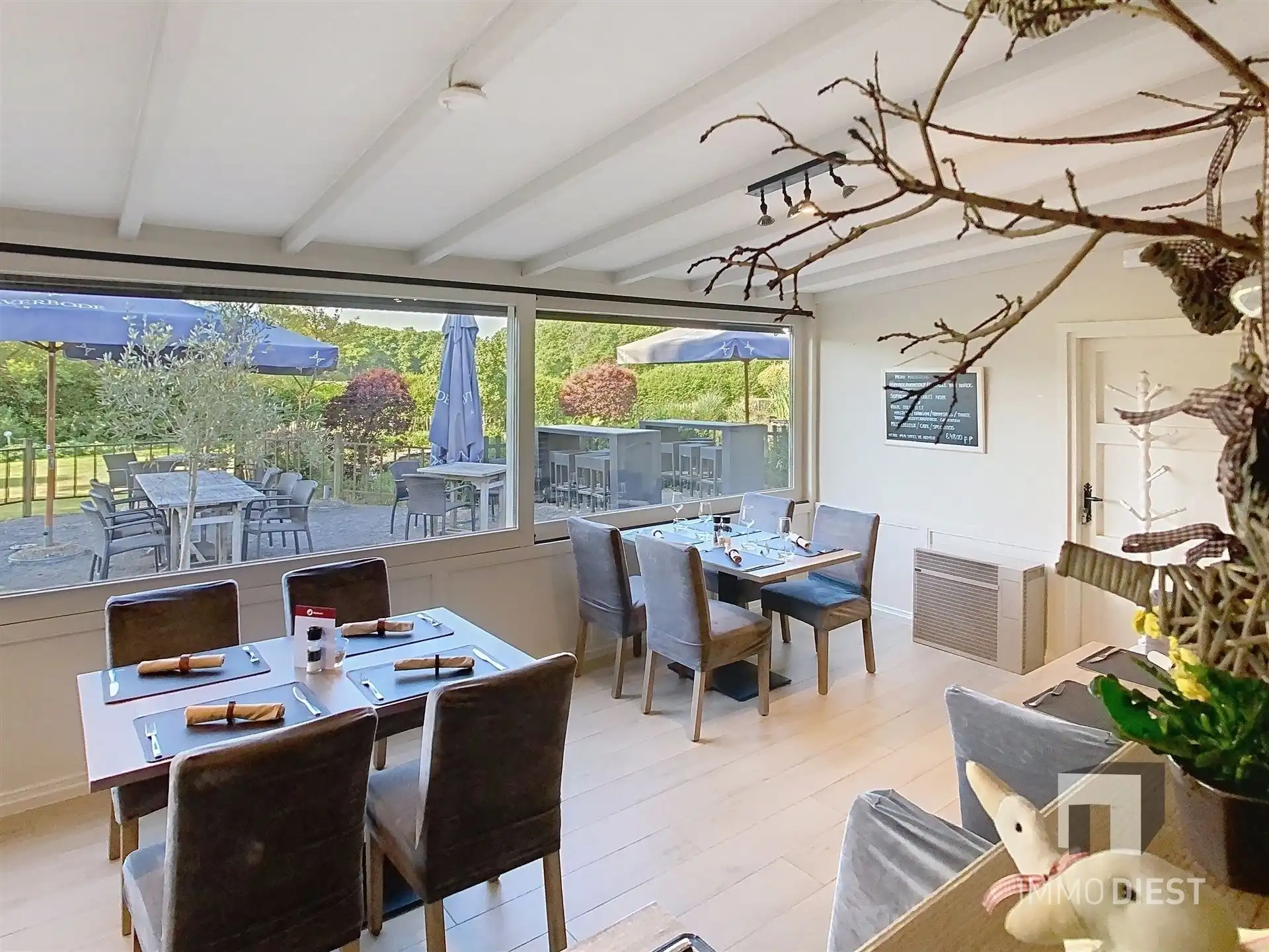 Brasserie - restaurant - feestzaal - privéwoonst foto 23