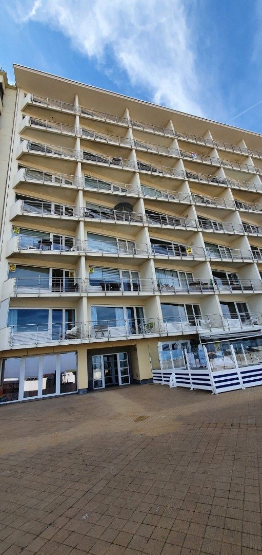 Volledig gerenoveerde, niet gemeubelde studio op de Zeedijk in Oostende foto {{pictureIndex}}