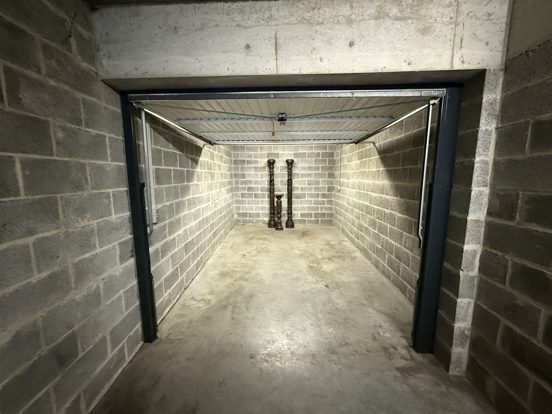 Garagebox nabij Merchtem centrum foto {{pictureIndex}}