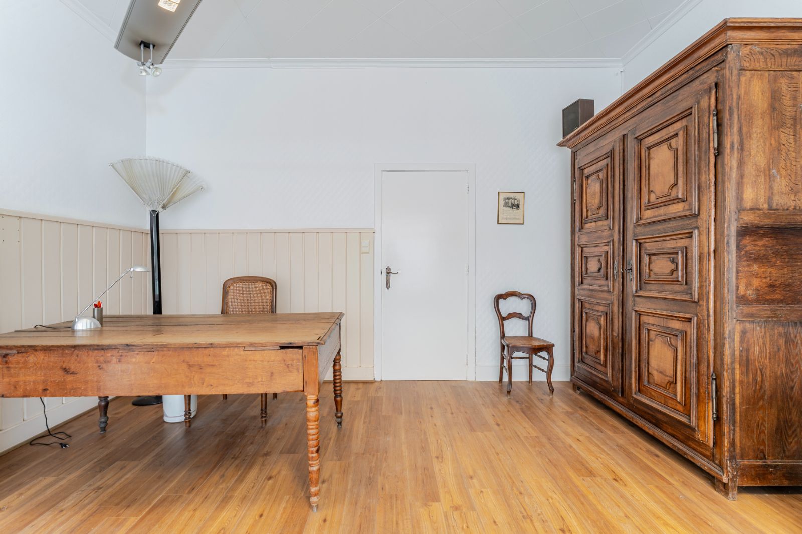 Statige woning met voormalige tandartspraktijk – centrum Ardooie! foto 3