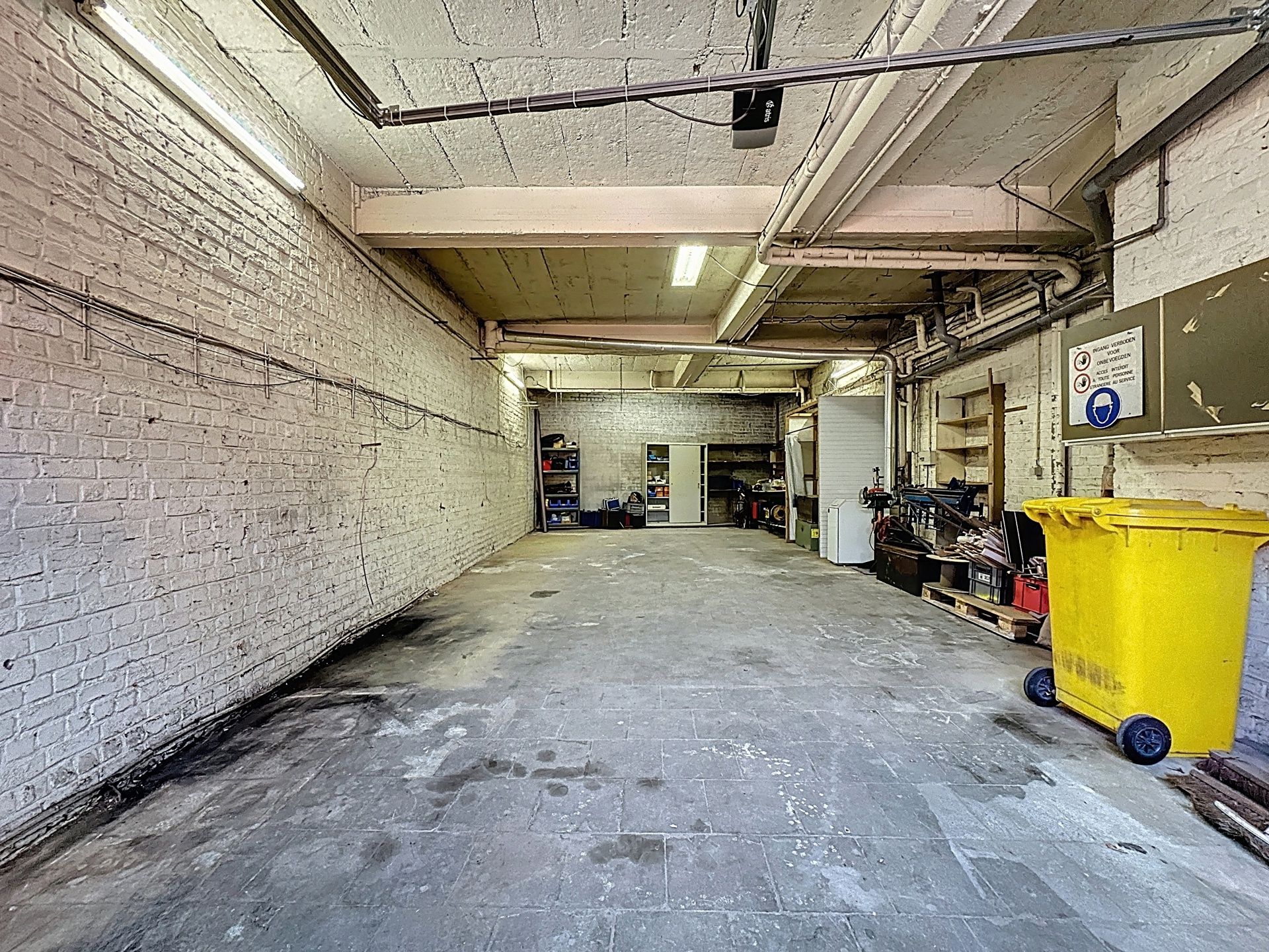 Een ruime te renoveren rijwoning van 207m² met zonnig terras foto 14
