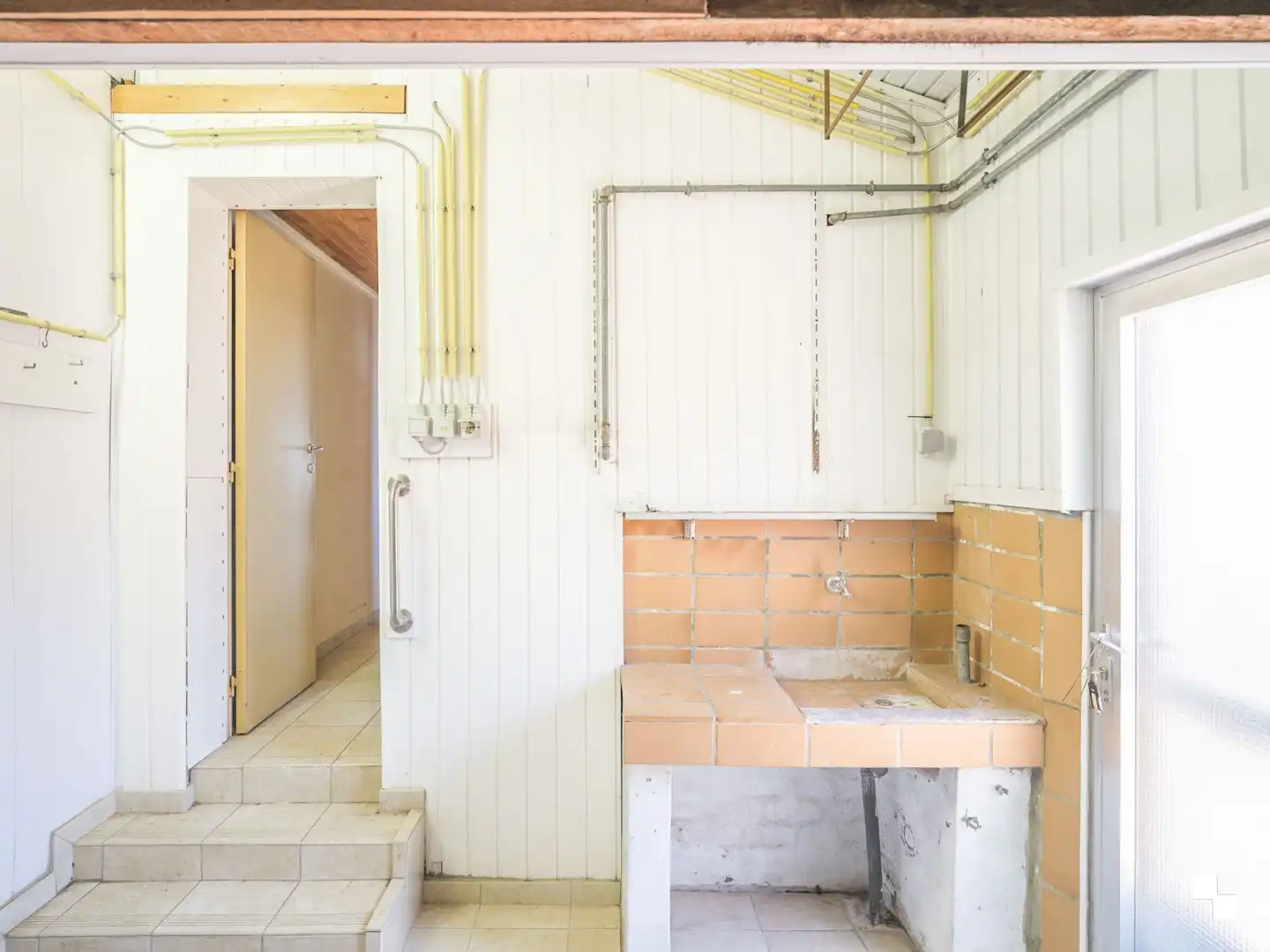 Te renoveren woning met gezellige tuin in het hart van Merelbeke foto 6