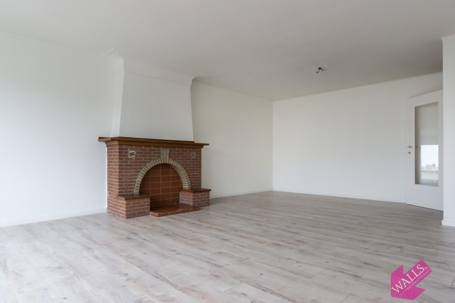 Gerenoveerd appartement met 2 slaapkamers en zonnig terrasje foto 3
