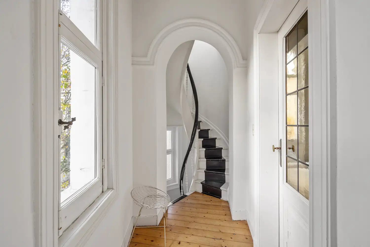 Wonen in een beschermde hoekwoning van Jos Bascourt uit 1894 is wonen in een uniek stuk Zurenborg, zonder renovatieplicht foto 14