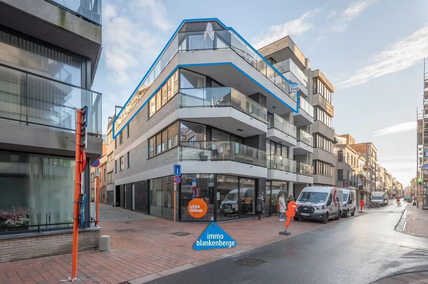 Gemeubelde exclusieve penthouse met garage, twee slaapkamers en terras foto 25