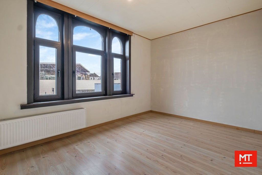 Op te frissen woning met 3 slaapkamers, stadskoer en dubbele garage in het centrum van Roeselare foto 11