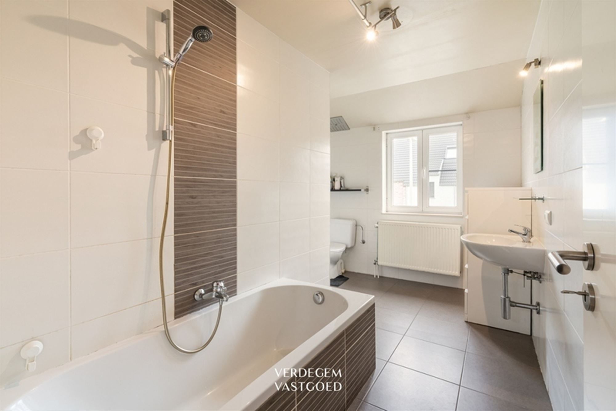Instapklare woning met tuin, 3 slaapkamers en garage foto 10