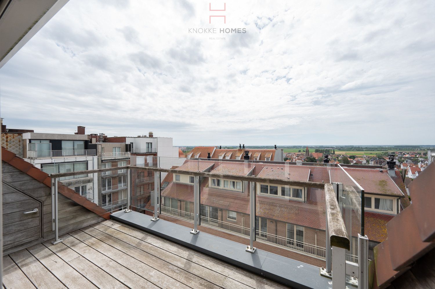 Bijzonder mooie duplex met 4 kamers en zongerichte terrassen op de zeedijk van Duinbergen foto 28