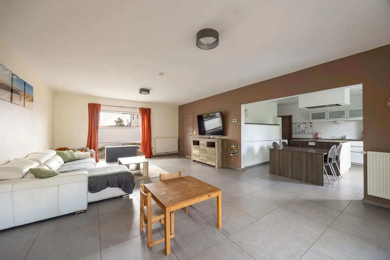 Zeer ruime woning met vier slaapkamers te Rillaar! foto 2