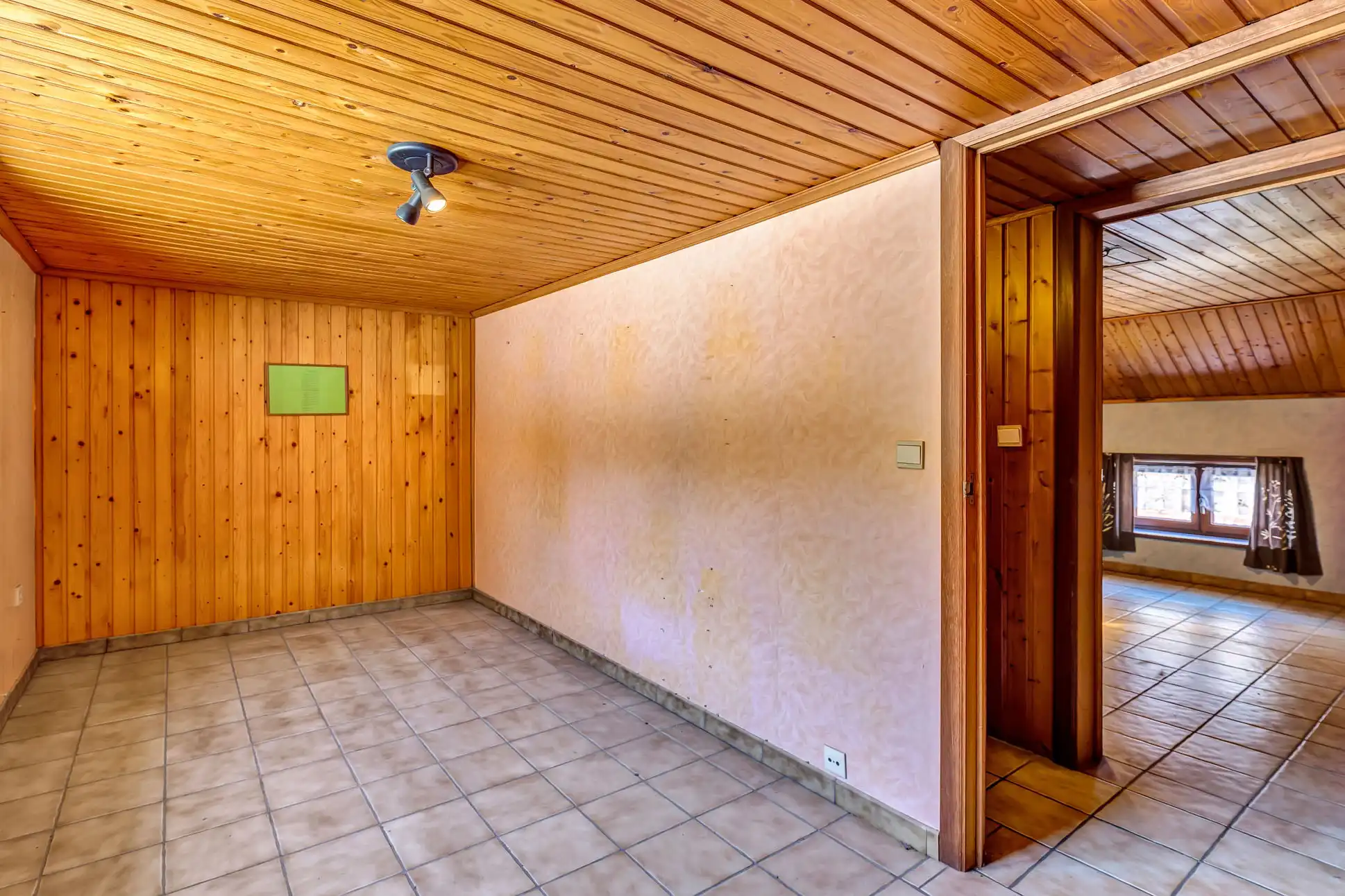 Te renoveren woning met garage en tuin foto 9