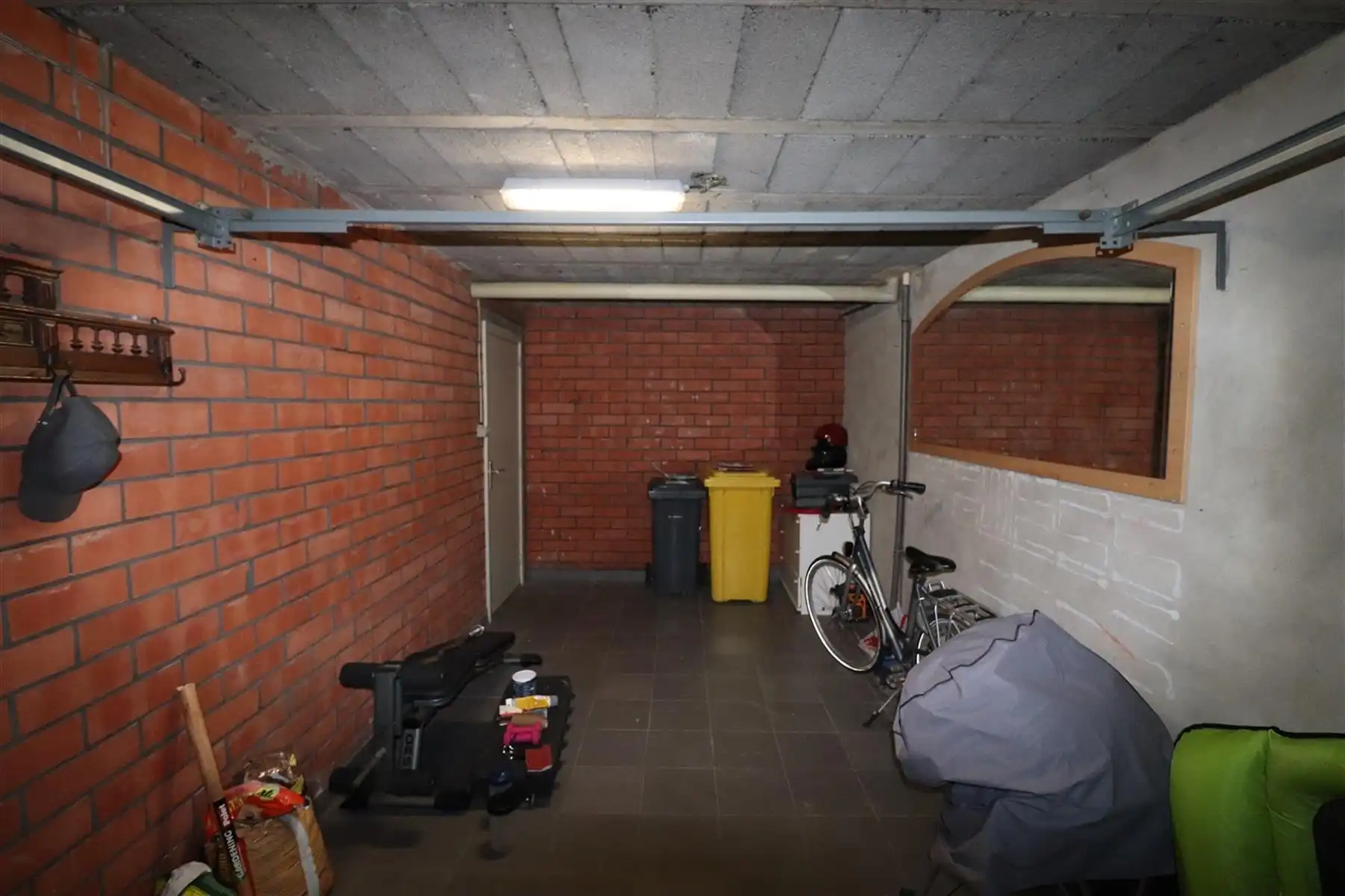 Appartement op de tweede verdieping met 2 slaapkamers met op het gelijkvloers garage met berging en tuin. foto 10