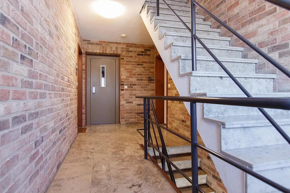 Verzorgd appartement met 2 slaapkamers,  groot terras en lift foto 8