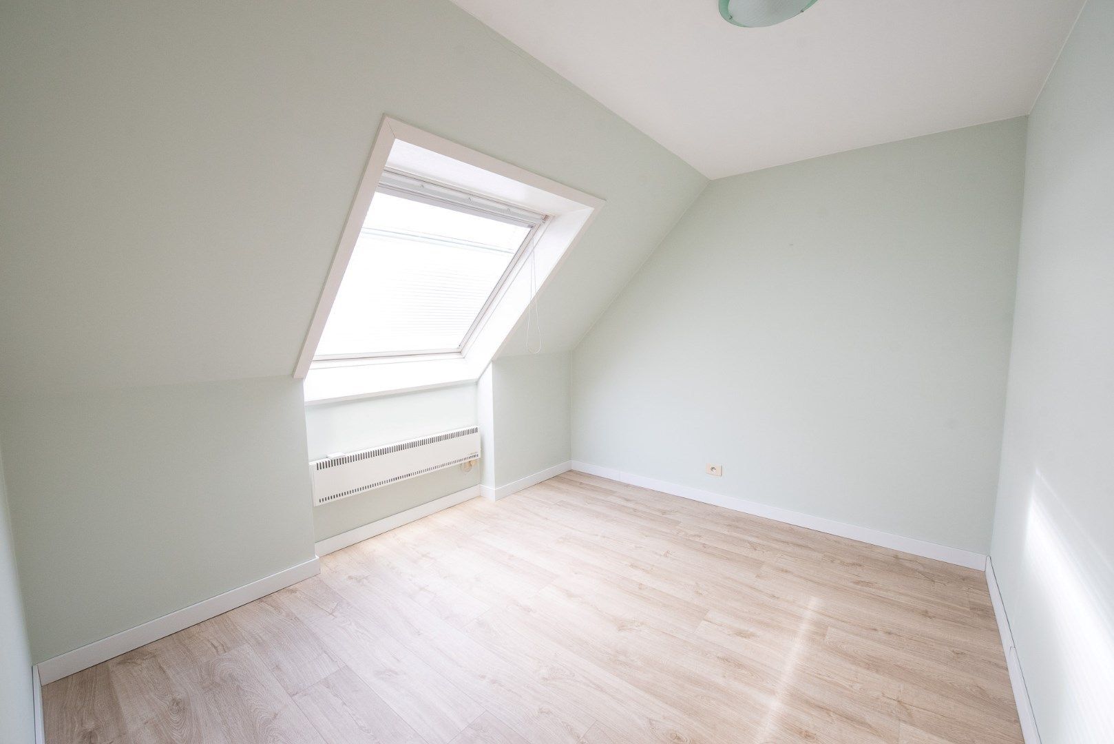 Ruim duplex appartement met terras en garage in centrum Zulte!  foto 8