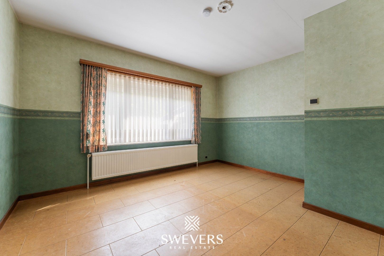 Ruime gezinswoning met 5 SLPK en veel potentieel in groene omgeving foto 14