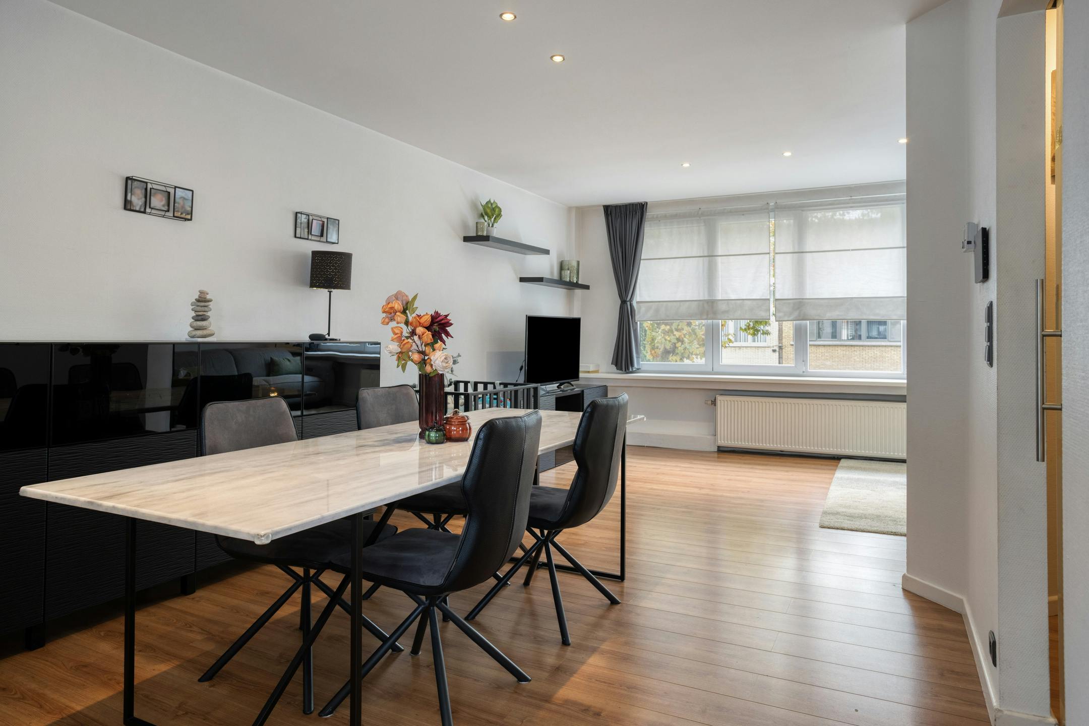 Instapklaar huis te koop in de "Vogeltjeswijk" te Merksem foto 11