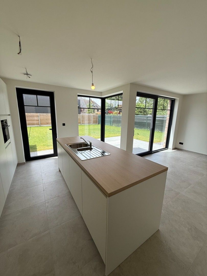 Prachtige BEN-woning met 3 slaapkamers, terras en tuin te Opitter/Bree. foto 8