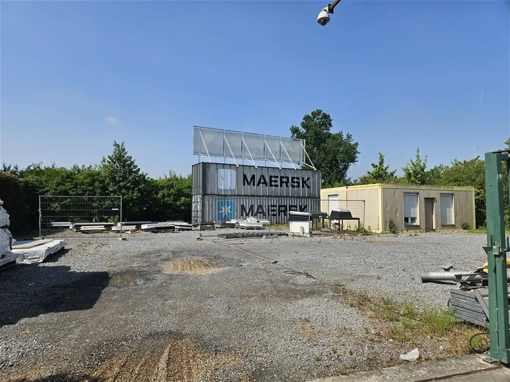 Semi-industrie met verhard terrein foto 2