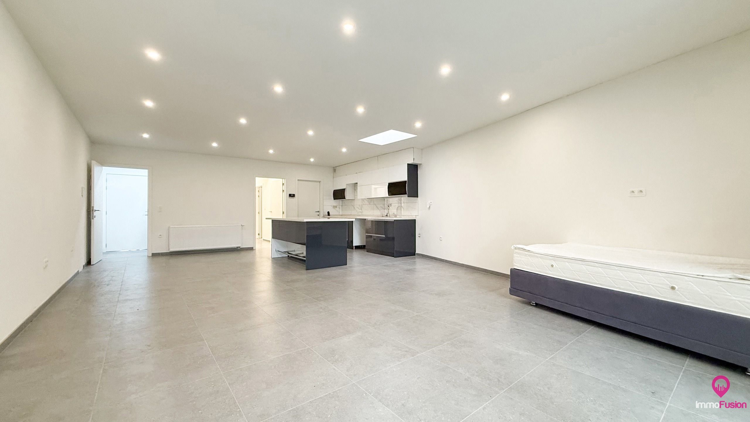 Gelijkvloers appartement met terras en kelder in hartje Zolder! foto 3