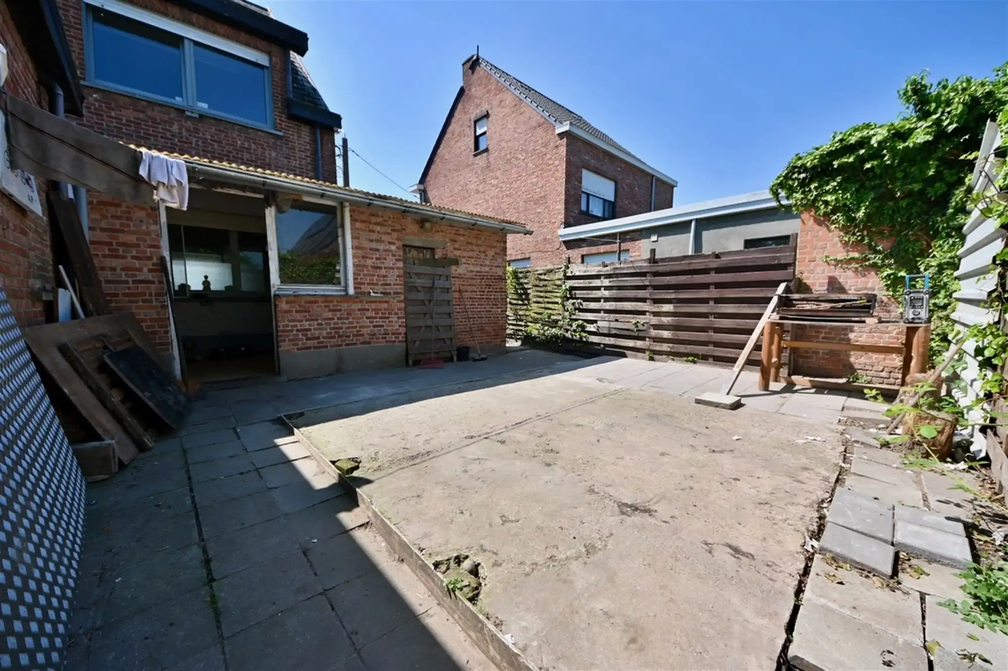 Te renoveren woning met 3 slaapkamers, garage en tuin.  foto 20