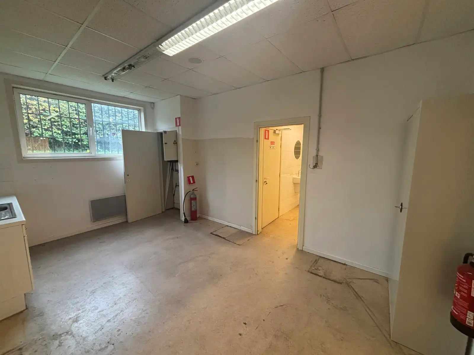 Baanwinkel te huur in Philippeville, toplocatie retailpark foto 9