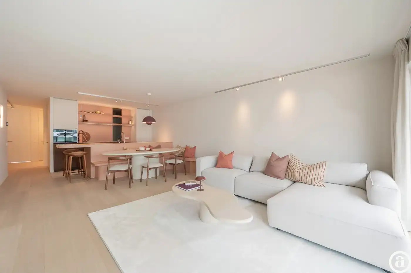 Stijlvol gerenoveerd 3-slaapkamerappartement op topligging in hartje Knokke. foto 2