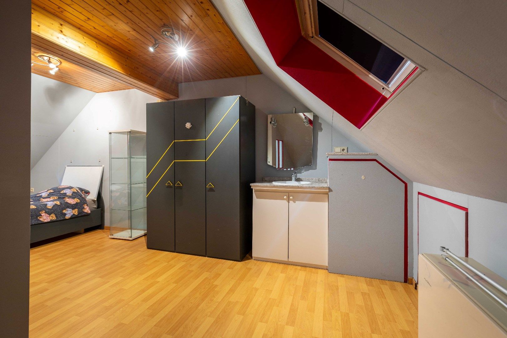 Opbrengsteigendom met handelszaak, atelier en 3 woningen foto 18