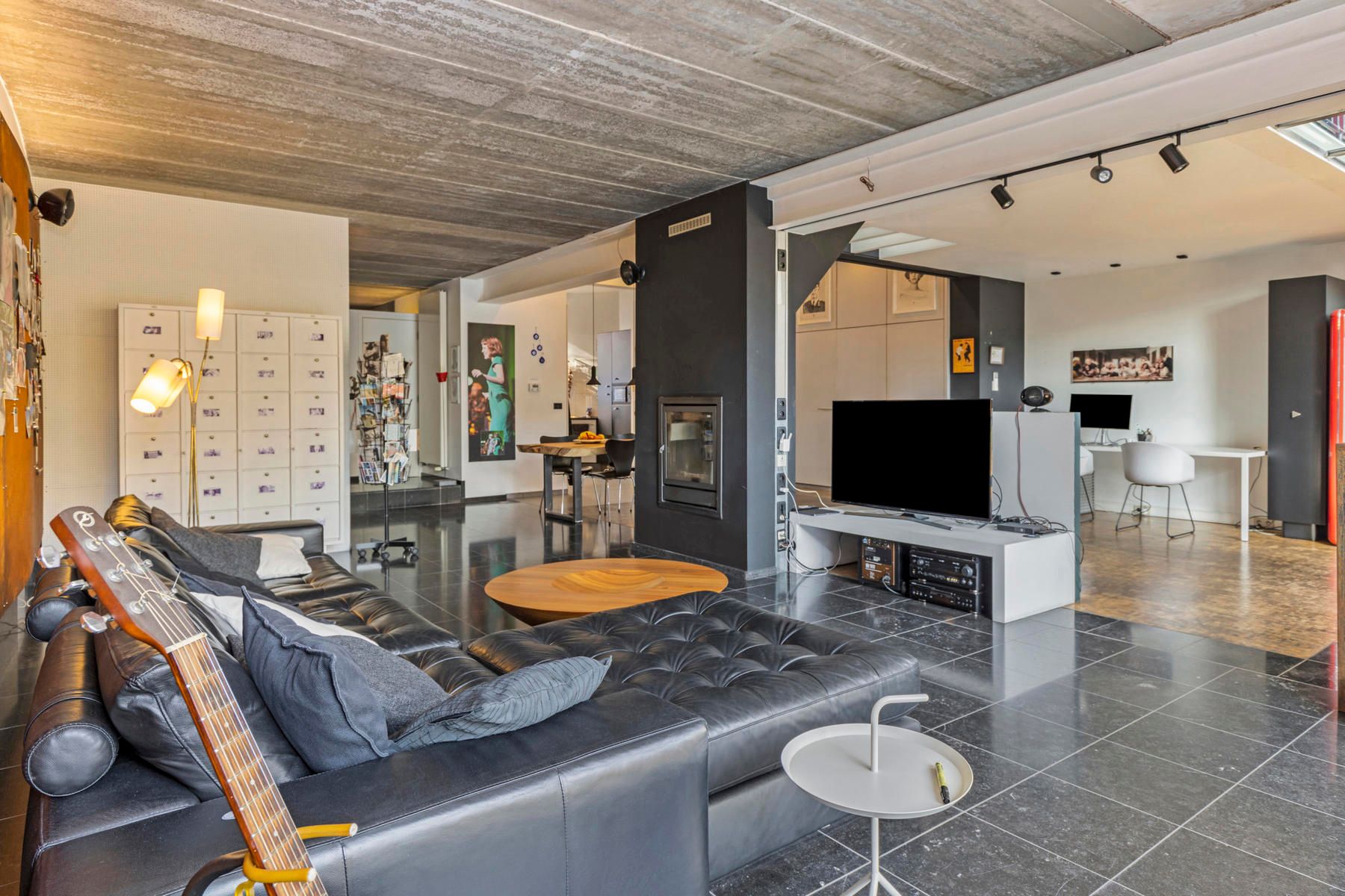 Prachtige woning met grote tuin foto 4