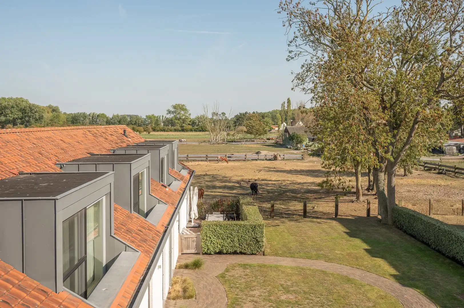 Prachtige, lichtrijke woning vlakbij het pittoreske Oosthoekplein in het Zoute op wandelafstand van de zee en het Zwin. foto 9