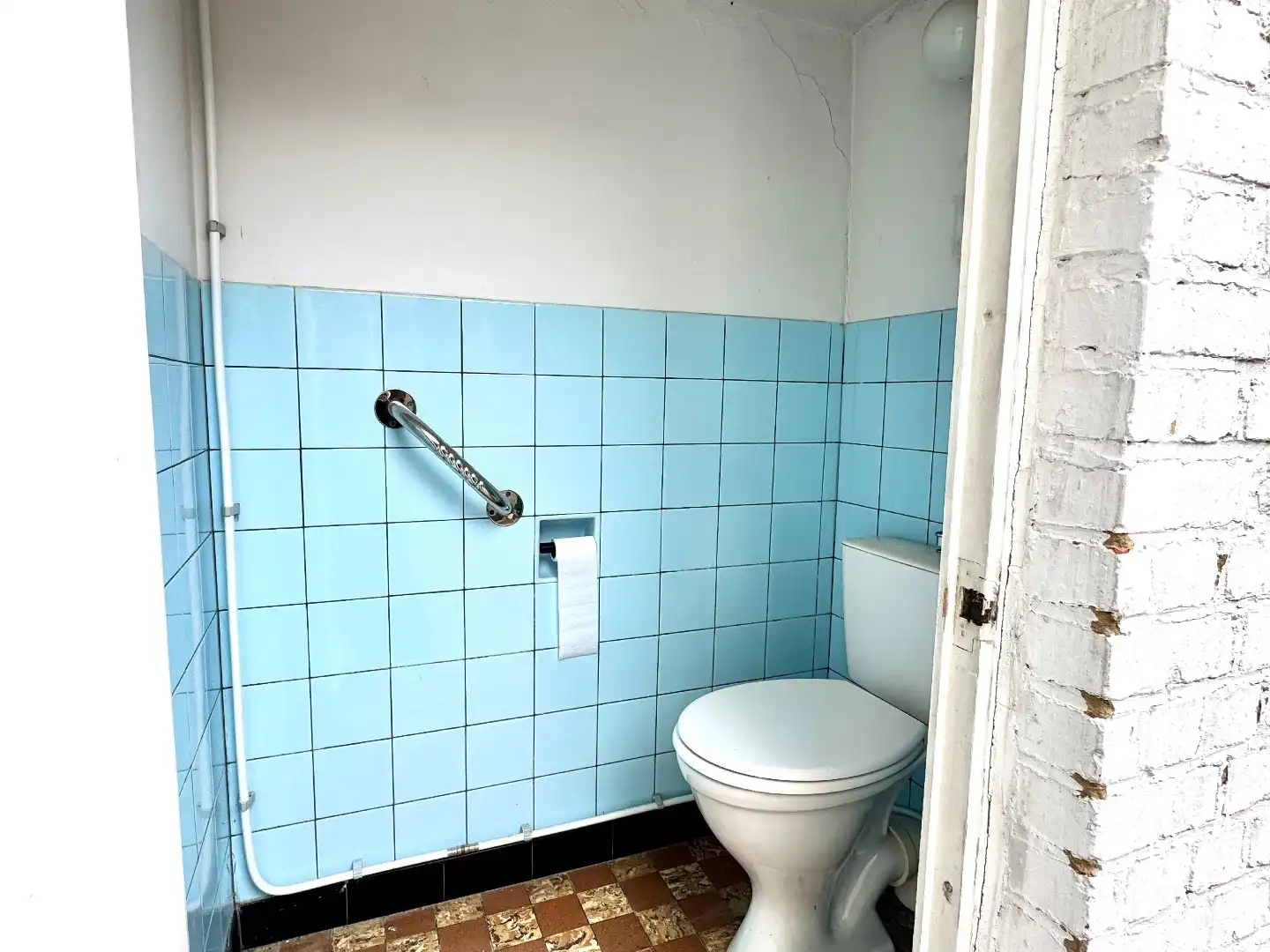 Te renoveren woning met 4 slaapkamers te koop in centrum Kuurne! foto 7