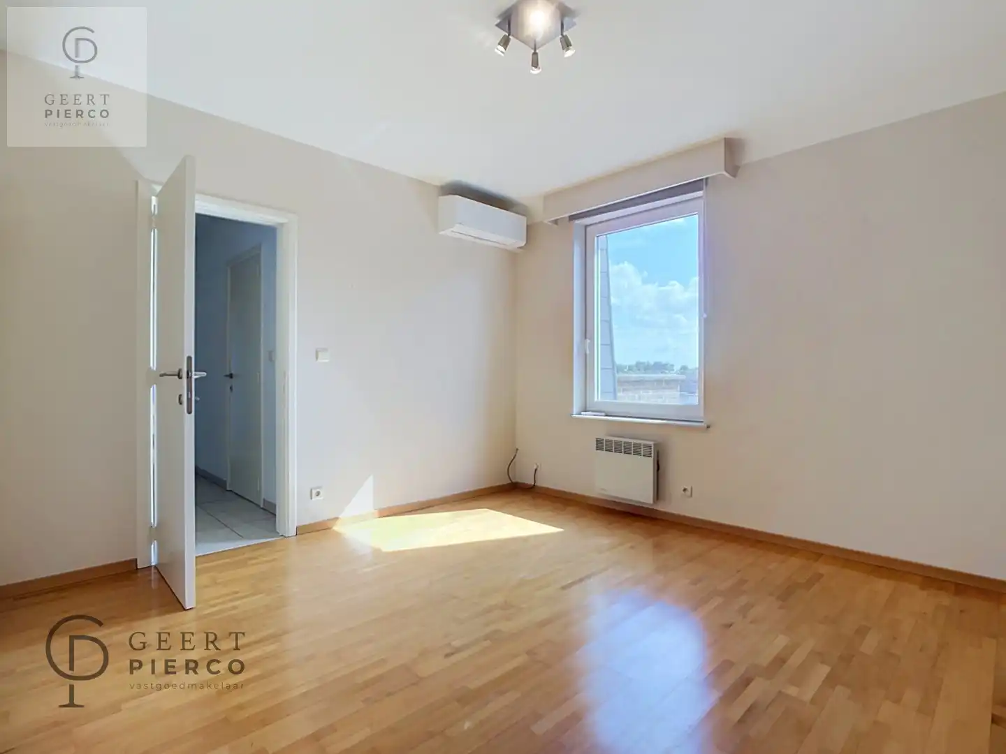 Ruim appartement in het hartje van Landen foto 5