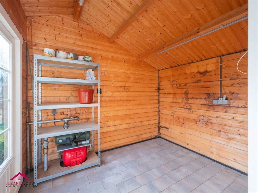 Vrijstaande woning, volledig gerenoveerd foto 13