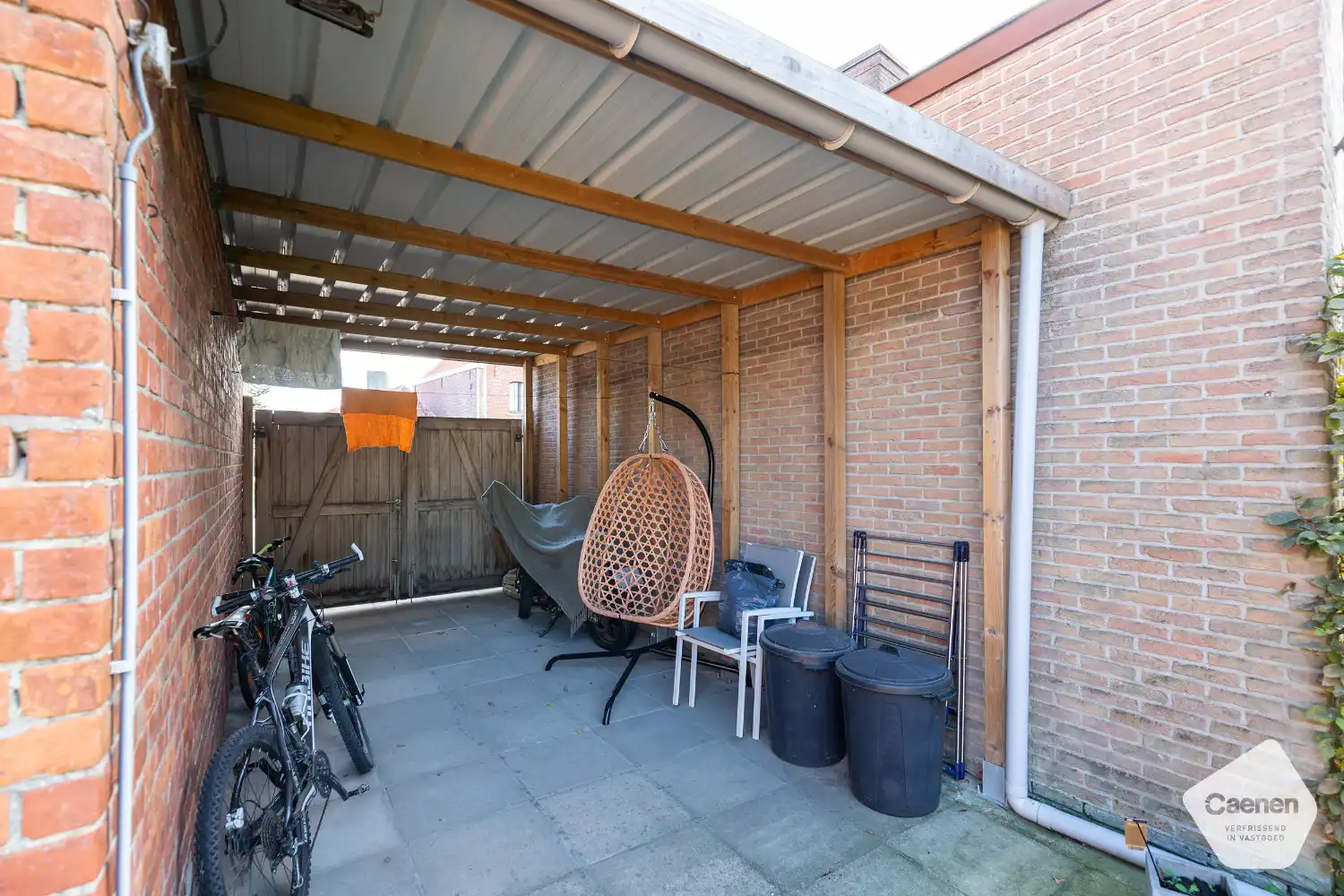 Instapklare half-open woning in het rustige en groene dorp Hertsberge met 3 slaapkamers , carport en zonnige tuin! foto 15
